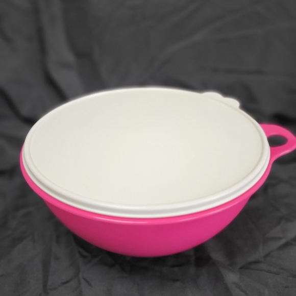 NEW 32 Cup Tupperware Pink Thatsa Bowl 💕 Big Tupperware Bowl - Picture 3 of 4